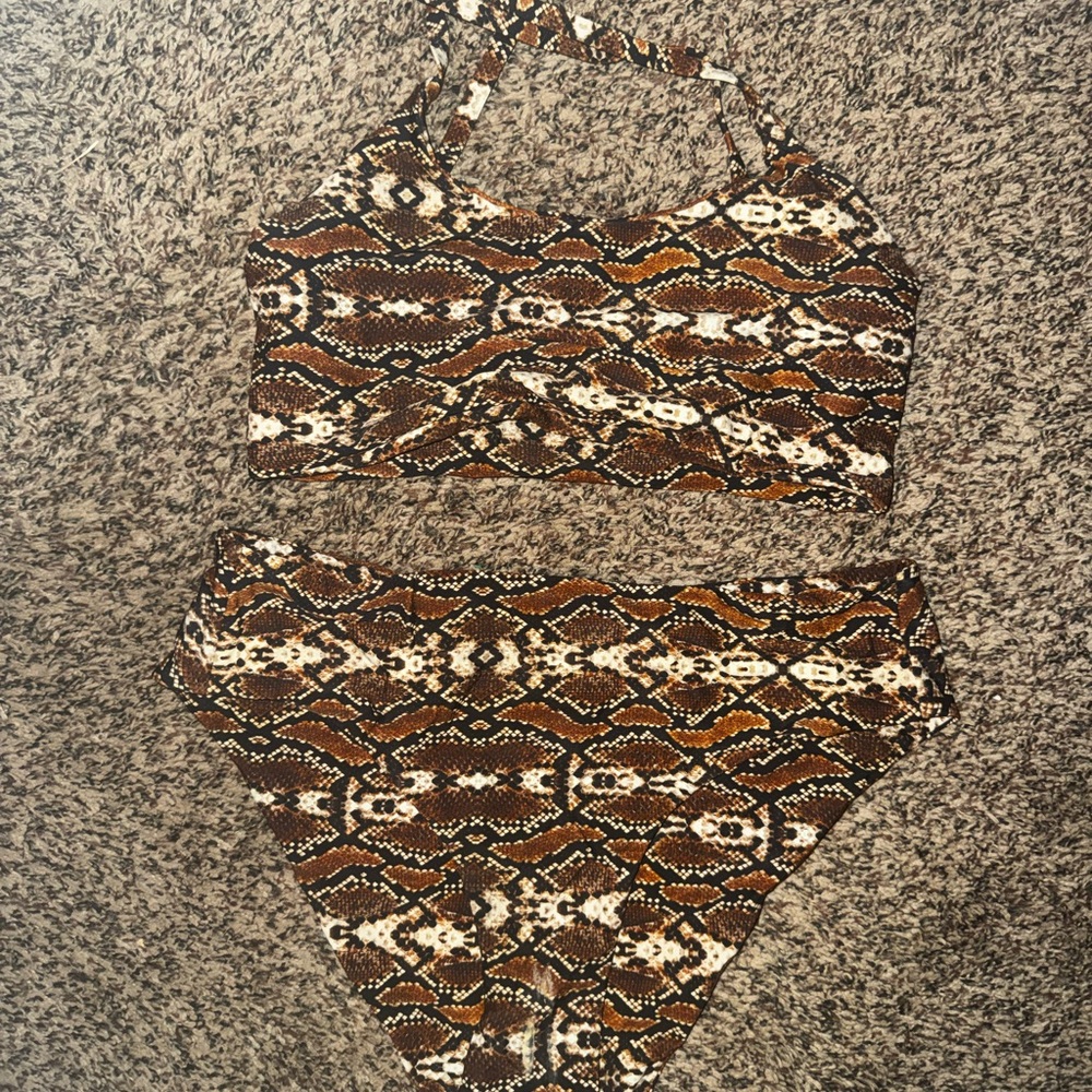 Fused Hawaii M top L high rise bottom